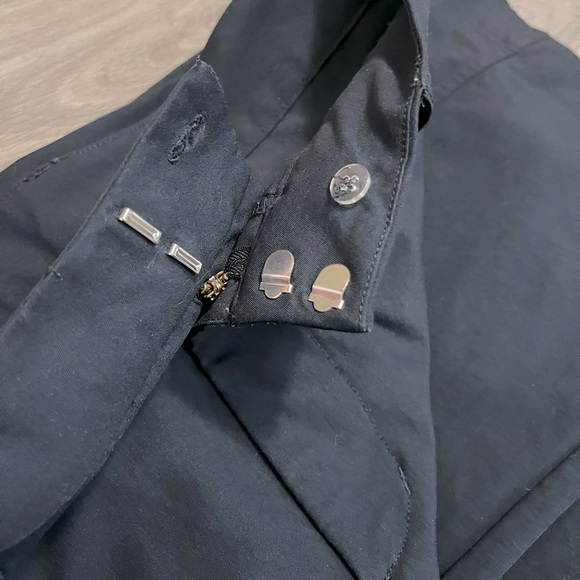 Versatile and sleek Patagonia women’s pant great for travel and outdoor activity - Picture 3 of 10